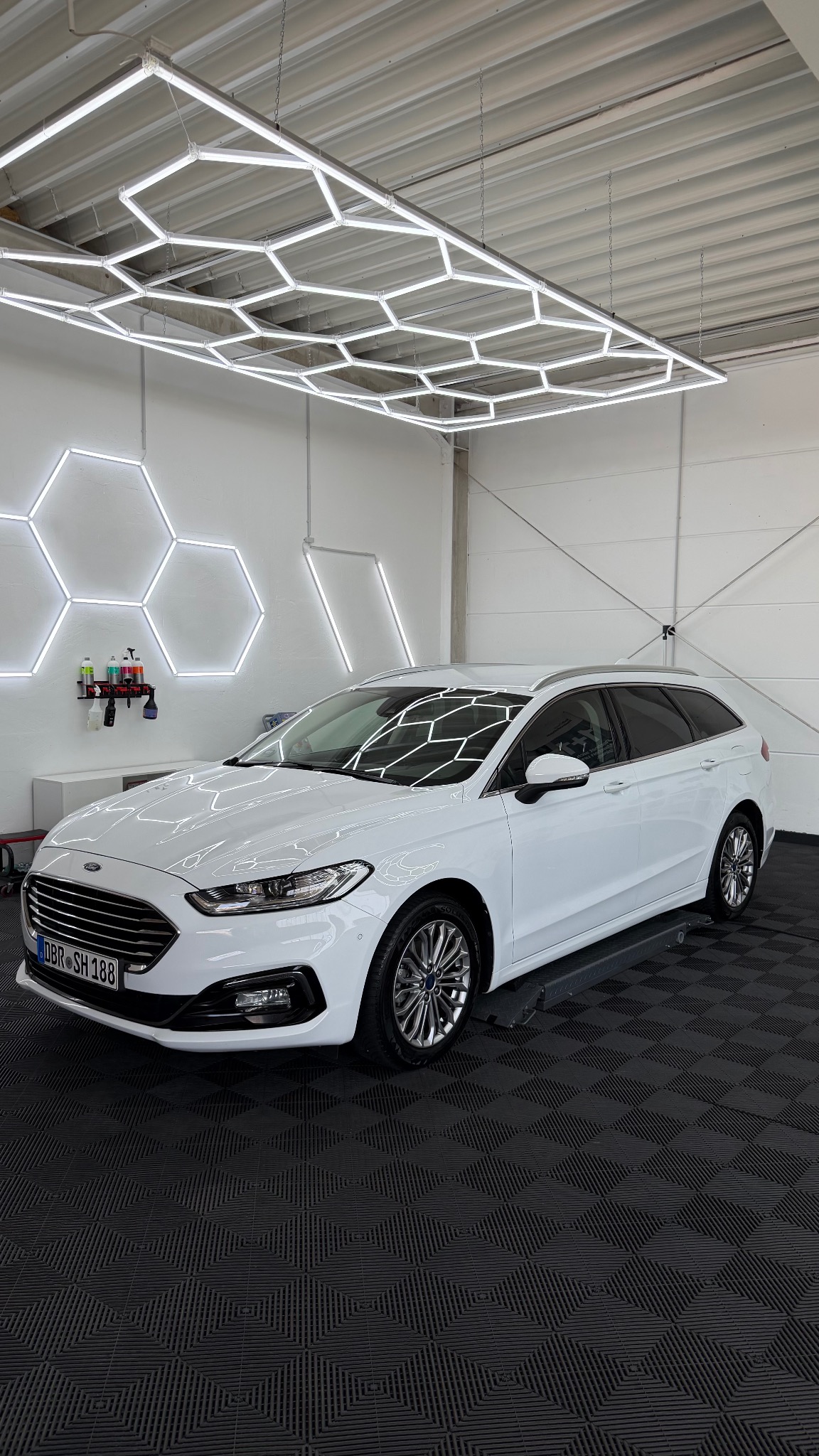 Ford Mondeo im Cleanwaves Studio
